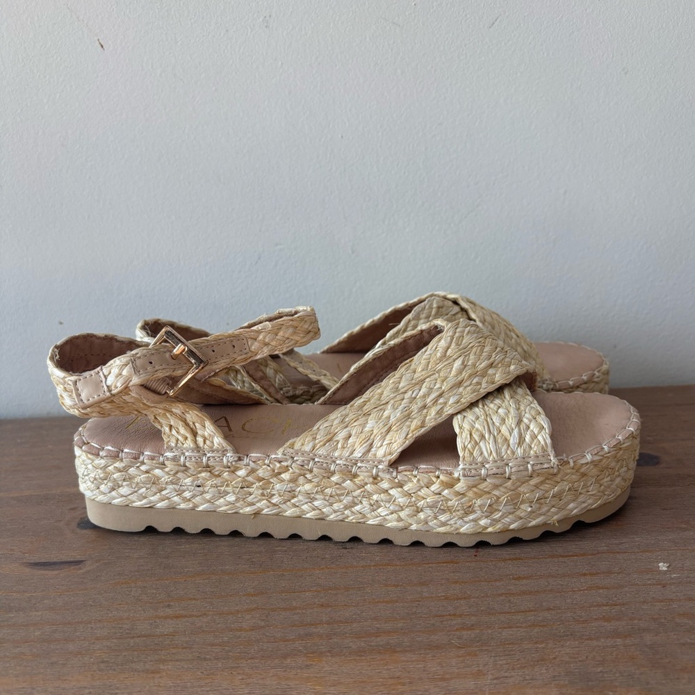 BEACH by Matisse tan woven rattan look platform sandals 10 narrow